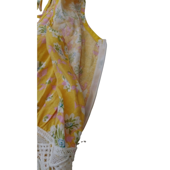 Floral Yellow Sleeveless Top with Lace Trim - Picture 6 of 8